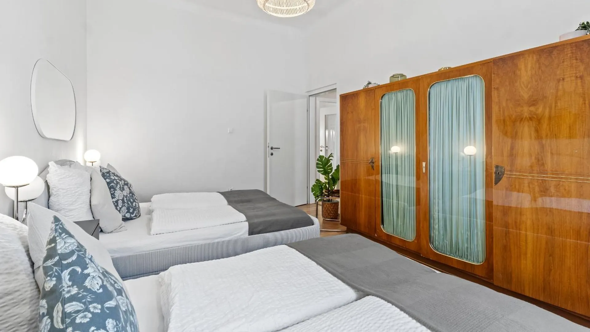 דירה וינה Spacious 2 Bedroom I 2 Minutes To Metro And Train Station