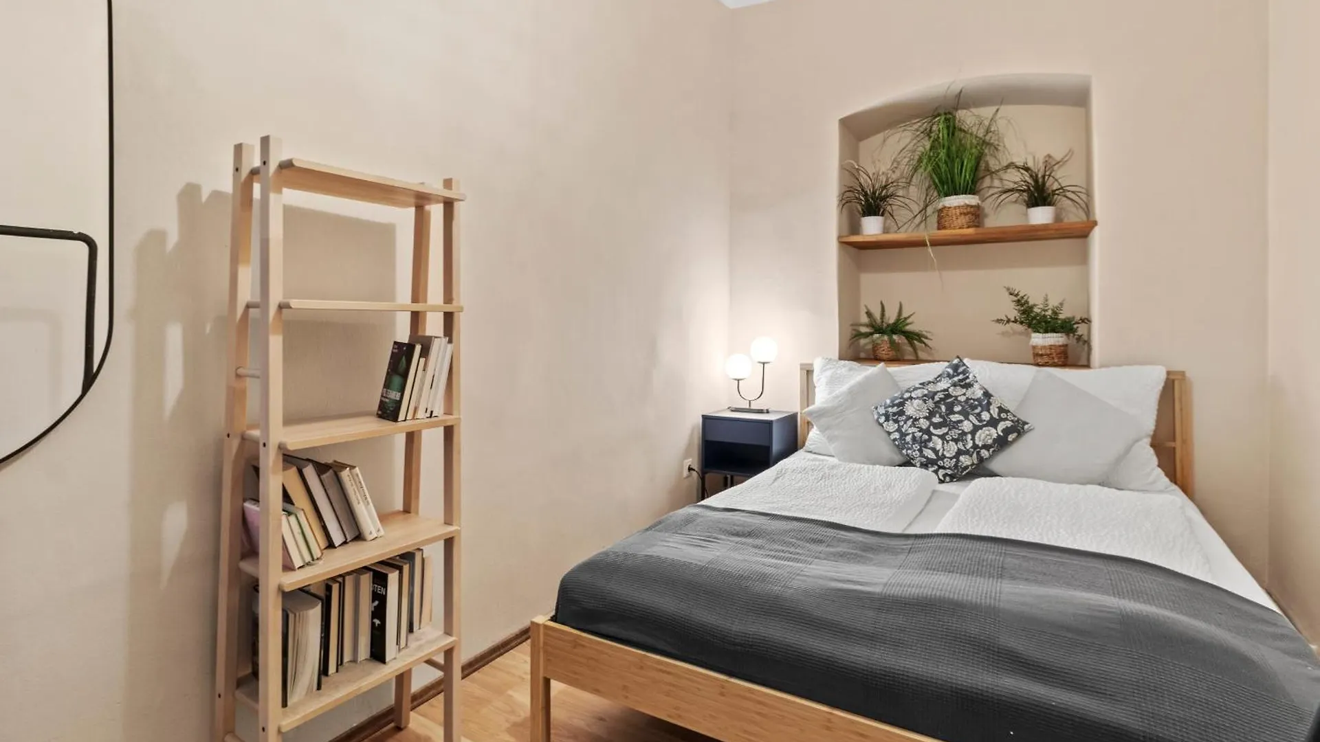 Spacious 2 Bedroom I 2 Minutes To Metro And Train Station Βιέννη 0*,