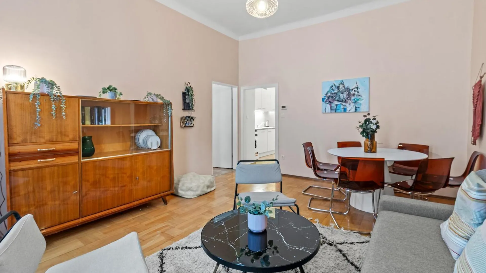Spacious 2 Bedroom I 2 Minutes To Metro And Train Station Βιέννη