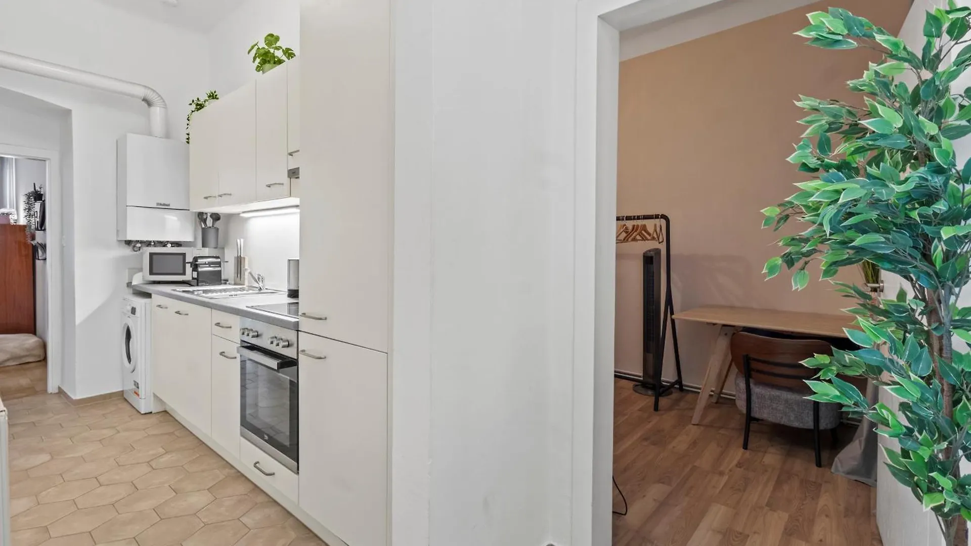 Daire Spacious 2 Bedroom I 2 Minutes To Metro And Train Station Viyana Avusturya